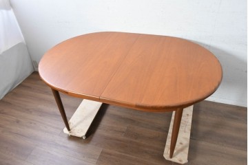 イギリスヴィンテージ　美品　1970年頃　G-PLAN(ジープラン)　チーク材　オーバル型が優しい印象のエクステンションテーブル　(R-090728)