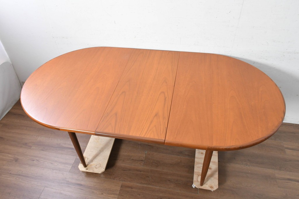 イギリスヴィンテージ　美品　1970年頃　G-PLAN(ジープラン)　チーク材　オーバル型が優しい印象のエクステンションテーブル　(R-090728)
