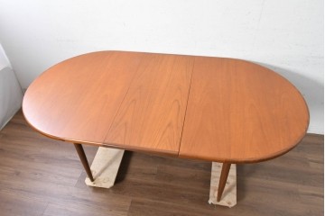 イギリスヴィンテージ　美品　1970年頃　G-PLAN(ジープラン)　チーク材　オーバル型が優しい印象のエクステンションテーブル　(R-090728)
