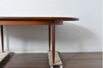 イギリスヴィンテージ　美品　1970年頃　G-PLAN(ジープラン)　チーク材　オーバル型が優しい印象のエクステンションテーブル　(R-090728)