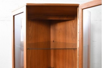 イギリスヴィンテージ　1960年から1970年頃　美品　Turnidge(ターニッジ)　チーク材　シンプルで洗練されたコーナーキャビネット　(R-090731)