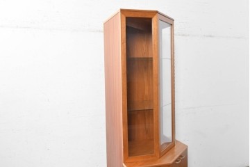 イギリスヴィンテージ　1960年から1970年頃　美品　Turnidge(ターニッジ)　チーク材　シンプルで洗練されたコーナーキャビネット　(R-090731)