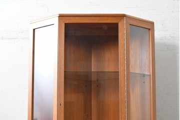 イギリスヴィンテージ　1960年から1970年頃　美品　Turnidge(ターニッジ)　チーク材　シンプルで洗練されたコーナーキャビネット　(R-090731)