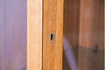 イギリスヴィンテージ　1960年から1970年頃　美品　Turnidge(ターニッジ)　チーク材　シンプルで洗練されたコーナーキャビネット　(R-090731)