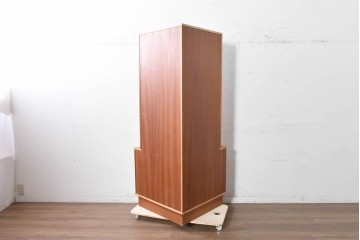 イギリスヴィンテージ　1960年から1970年頃　美品　Turnidge(ターニッジ)　チーク材　シンプルで洗練されたコーナーキャビネット　(R-090731)
