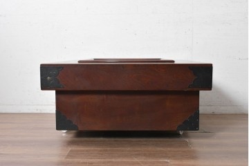 中古　美品　欅(ケヤキ)材　金具の意匠と重厚な木目が趣深い正方形火鉢　(R-090733)