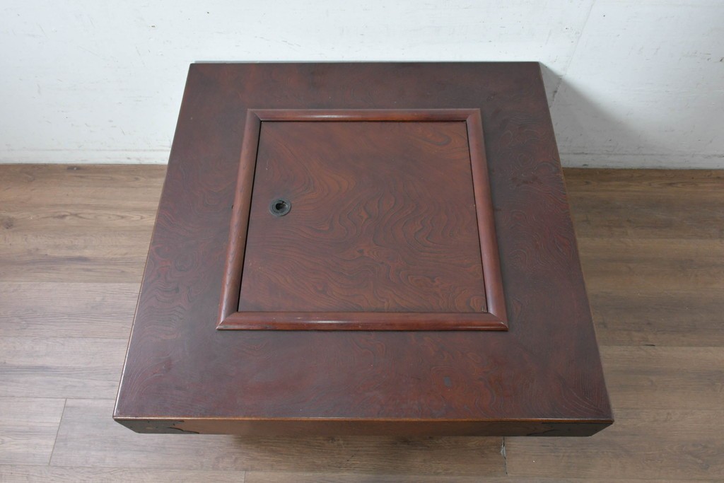 中古　美品　欅(ケヤキ)材　金具の意匠と重厚な木目が趣深い正方形火鉢　(R-090733)