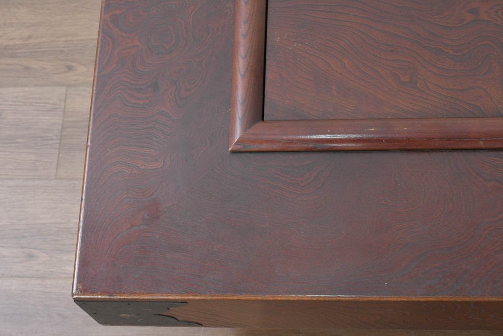 中古　美品　欅(ケヤキ)材　金具の意匠と重厚な木目が趣深い正方形火鉢　(R-090733)