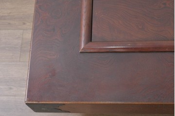 中古　美品　欅(ケヤキ)材　金具の意匠と重厚な木目が趣深い正方形火鉢　(R-090733)