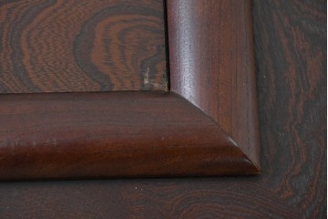 中古　美品　欅(ケヤキ)材　金具の意匠と重厚な木目が趣深い正方形火鉢　(R-090733)