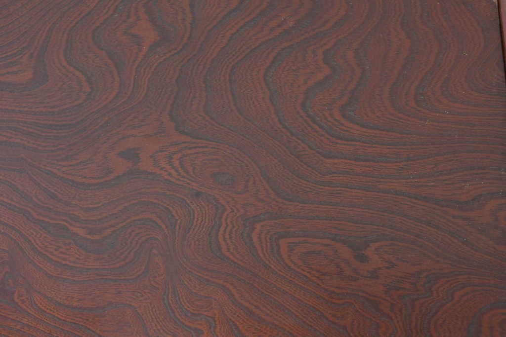 中古　美品　欅(ケヤキ)材　金具の意匠と重厚な木目が趣深い正方形火鉢　(R-090733)