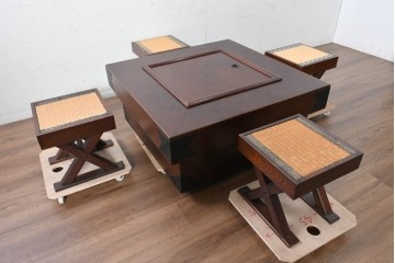 中古　美品　欅(ケヤキ)材　金具の意匠と重厚な木目が趣深い正方形火鉢　(R-090733)