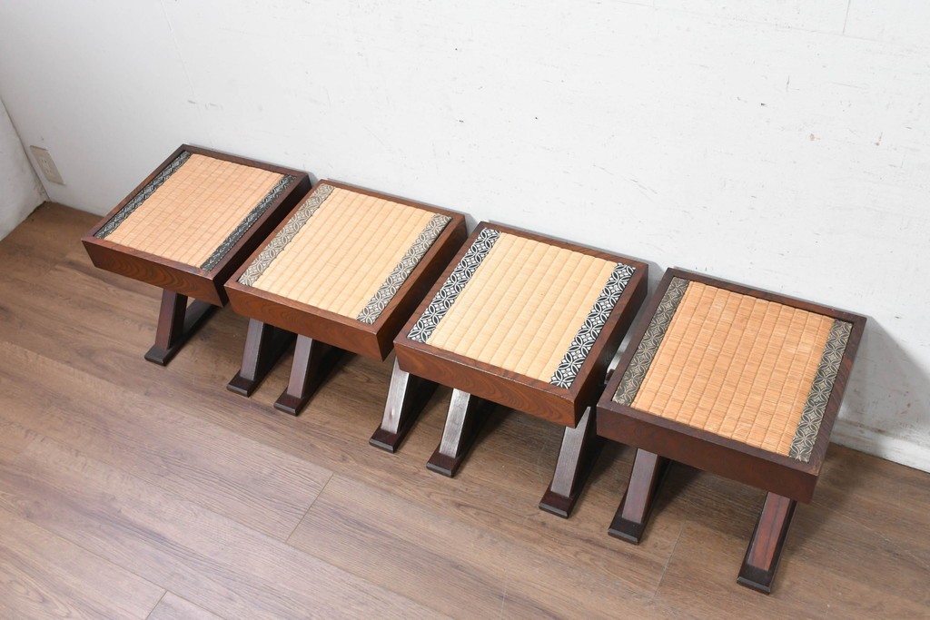 中古　駿河民芸　和の空間に馴染む畳座面のスツール4脚セット　(R-090734)
