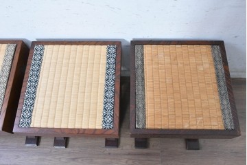 中古　駿河民芸　和の空間に馴染む畳座面のスツール4脚セット　(R-090734)