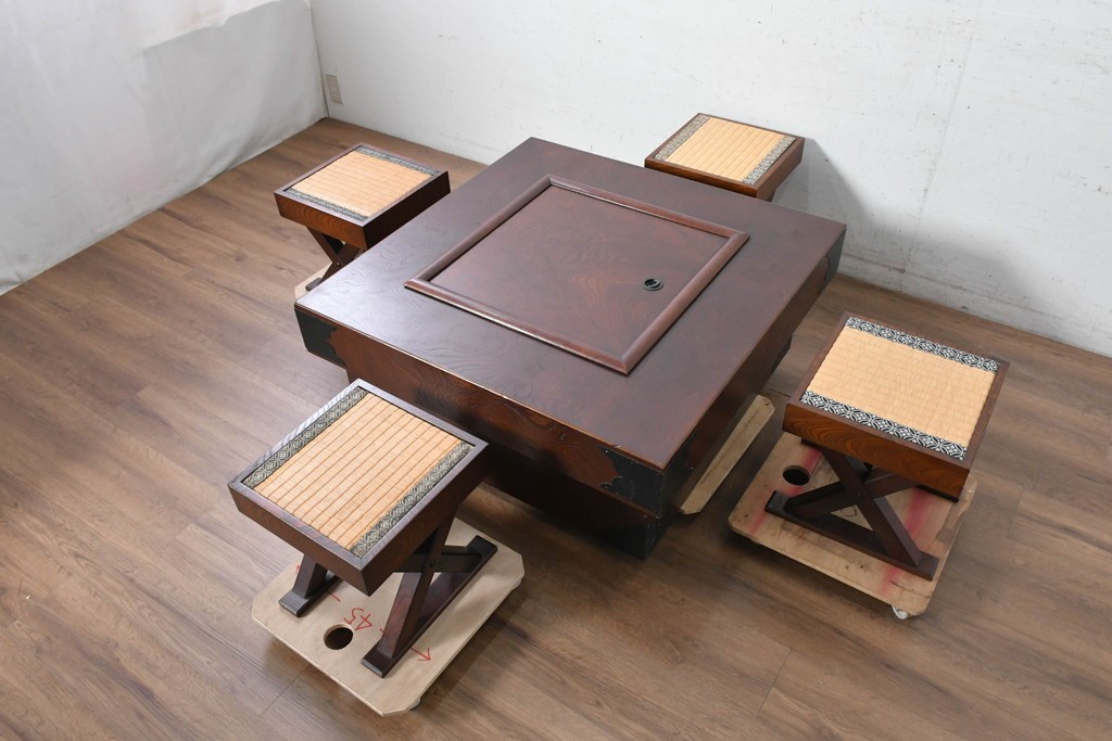 中古　駿河民芸　和の空間に馴染む畳座面のスツール4脚セット　(R-090734)
