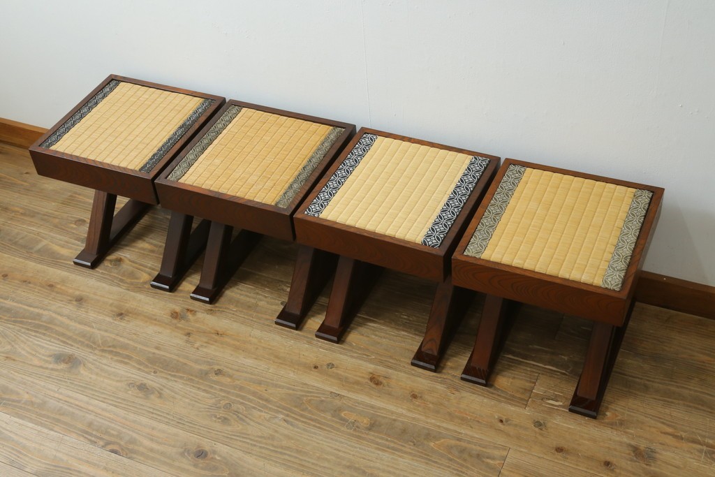 中古　駿河民芸　和の空間に馴染む畳座面のスツール4脚セット　(R-090734)