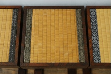 中古　駿河民芸　和の空間に馴染む畳座面のスツール4脚セット　(R-090734)