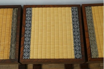 中古　駿河民芸　和の空間に馴染む畳座面のスツール4脚セット　(R-090734)