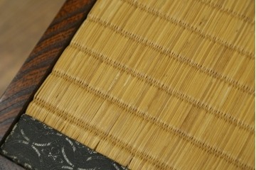 中古　駿河民芸　和の空間に馴染む畳座面のスツール4脚セット　(R-090734)