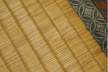 中古　駿河民芸　和の空間に馴染む畳座面のスツール4脚セット　(R-090734)
