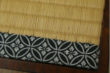 中古　駿河民芸　和の空間に馴染む畳座面のスツール4脚セット　(R-090734)