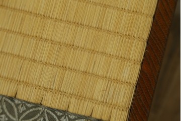 中古　駿河民芸　和の空間に馴染む畳座面のスツール4脚セット　(R-090734)
