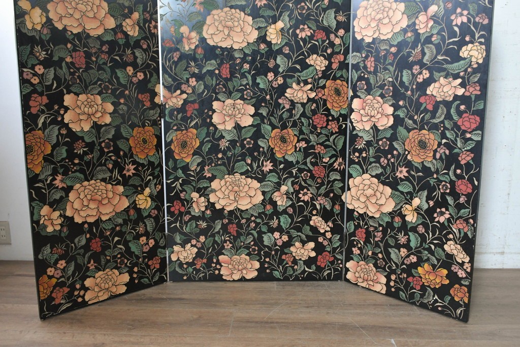 アジアンヴィンテージ　款彩(かんさい)・刻灰(こくかい)の技法が用いられた3連衝立　(R-090735)