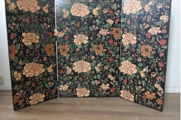 アジアンヴィンテージ　款彩(かんさい)・刻灰(こくかい)の技法が用いられた3連衝立　(R-090735)