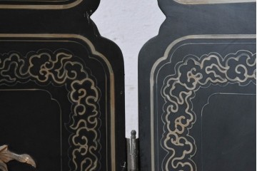 アジアンヴィンテージ　中国美術屏風　花瓶図・花鳥図　華やかな色彩と立体感が楽しめる玉石象嵌衝立　(R-090736)