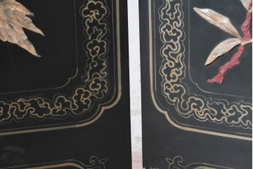アジアンヴィンテージ　中国美術屏風　花瓶図・花鳥図　華やかな色彩と立体感が楽しめる玉石象嵌衝立　(R-090736)