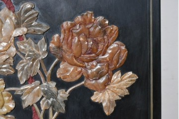 アジアンヴィンテージ　中国美術屏風　花瓶図・花鳥図　華やかな色彩と立体感が楽しめる玉石象嵌衝立　(R-090736)