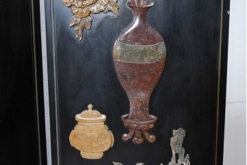 アジアンヴィンテージ　中国美術屏風　花瓶図・花鳥図　華やかな色彩と立体感が楽しめる玉石象嵌衝立　(R-090736)
