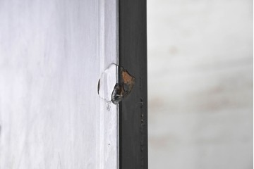 アジアンヴィンテージ　中国美術屏風　花瓶図・花鳥図　華やかな色彩と立体感が楽しめる玉石象嵌衝立　(R-090736)