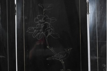 アジアンヴィンテージ　中国美術屏風　花瓶図・花鳥図　華やかな色彩と立体感が楽しめる玉石象嵌衝立　(R-090736)