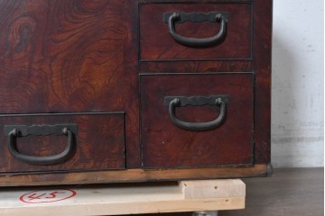和製アンティーク　昭和初期　欅(ケヤキ)材　豊かな杢目と趣ある金具が目を引く長火鉢　(R-090737)
