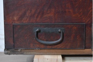 和製アンティーク　昭和初期　欅(ケヤキ)材　豊かな杢目と趣ある金具が目を引く長火鉢　(R-090737)