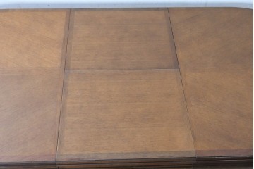中古　maruni(マルニ木工)　地中海ロイヤルシリーズ(ROYAL)　オーバル型の天板と端正な装飾が上品な伸長式ダイニングテーブル　定価約53万円　(R-090738)