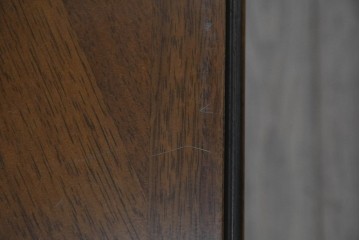 中古　maruni(マルニ木工)　地中海ロイヤルシリーズ(ROYAL)　天板の木目と繊細なライン装飾が美しいセンターテーブル 　定価約22万円　(R-090739)