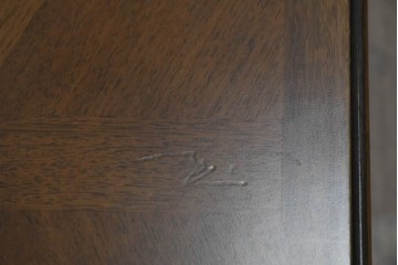 中古　maruni(マルニ木工)　地中海ロイヤルシリーズ(ROYAL)　天板の木目と繊細なライン装飾が美しいセンターテーブル 　定価約22万円　(R-090739)