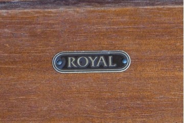 中古　maruni(マルニ木工)　地中海ロイヤルシリーズ(ROYAL)　天板の木目と繊細なライン装飾が美しいセンターテーブル 　定価約22万円　(R-090739)