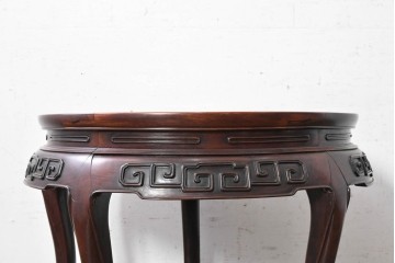 中国ヴィンテージ　1960年頃　花梨材　天板の木目と曲線的な意匠が目を引くサイドテーブル　(R-090740)