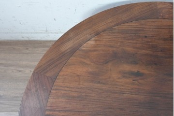 中国ヴィンテージ　1960年頃　特大サイズ!!　花梨(カリン)材　大きな丸天板と唐草文様装飾がオリエンタルな座卓　(R-090741)