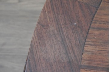 中国ヴィンテージ　1960年頃　特大サイズ!!　花梨(カリン)材　大きな丸天板と唐草文様装飾がオリエンタルな座卓　(R-090741)