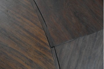 中国ヴィンテージ　1960年頃　特大サイズ!!　花梨(カリン)材　大きな丸天板と唐草文様装飾がオリエンタルな座卓　(R-090741)
