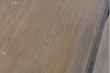 イギリスアンティーク　1940年頃　旧カナダ外務省備品　シェルモチーフの彫刻が上品なコンソールテーブル　(R-090742)