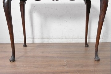 イギリスアンティーク　1940年頃　旧カナダ外務省備品　シェルモチーフの彫刻が上品なコンソールテーブル　(R-090742)