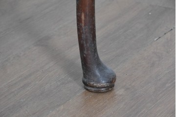 イギリスアンティーク　1940年頃　旧カナダ外務省備品　シェルモチーフの彫刻が上品なコンソールテーブル　(R-090742)