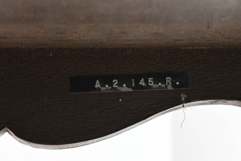 イギリスアンティーク　1940年頃　旧カナダ外務省備品　シェルモチーフの彫刻が上品なコンソールテーブル　(R-090742)