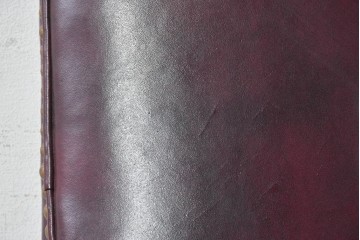 アメリカヴィンテージ　高級品!!　ハンコックアンドムーア(Hancock & Moore)　曲線的なアームと鋲飾りが上品な本革チェア　定価約40万円　(R-090745)