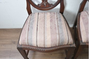中古　CHIA JIANN(チア・ジアン)　マホガニー材　ヘップルホワイト様式　背もたれの意匠が優美なダイニングチェア2脚セット　(R-090746)